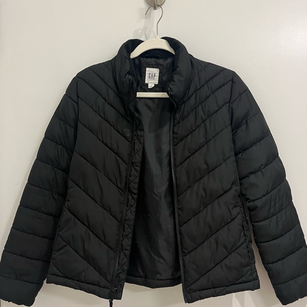 Black lightweight puffer jacket